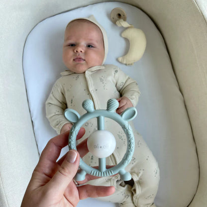 Ali+Oli Giraffe Teether and Rattle (Mist)