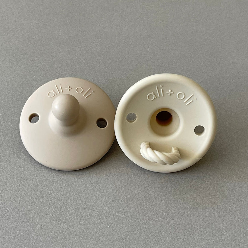 Ali+Oli Pacifier Set Round (Oat & Coco)