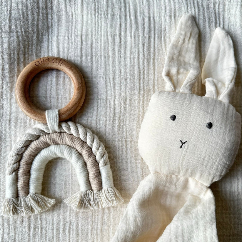 Ali+Oli Mini-Macramé Rainbow Teething Toy for Baby (Sand)