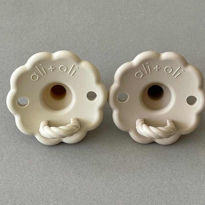 Ali+Oli Pacifier Set Flower (Oat & Coco)