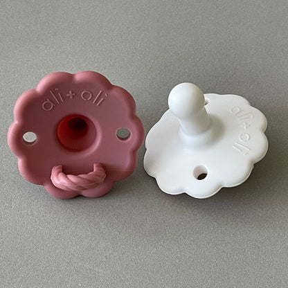 Ali+Oli Pacifier Set Flower (Cedar & Snow)