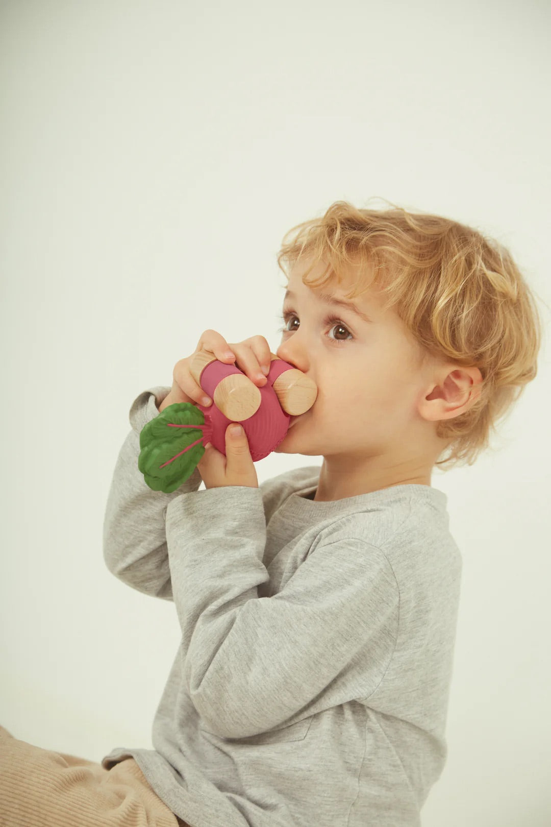 OLI&CAROL Betty The Beetroot Baby Car Toy